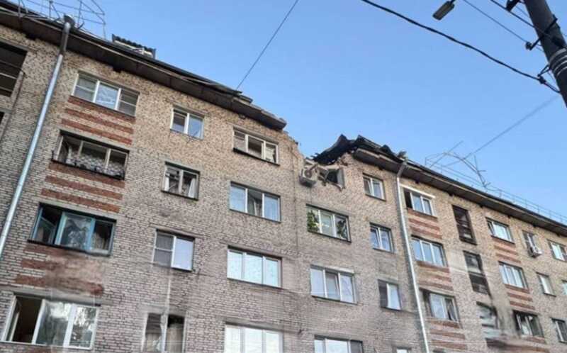 В Туле дрон врезался в крышу пятиэтажного жилого дома