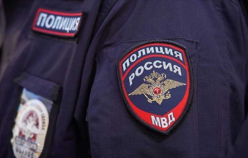 Участковый устроил конфликт из-за спора о выгуливании собак в центре Москвы