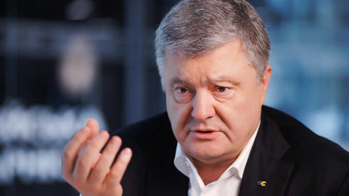 "Телефон стал красным". Порошенко объяснил покупку "Прямого" угрозой санкций Зеленского