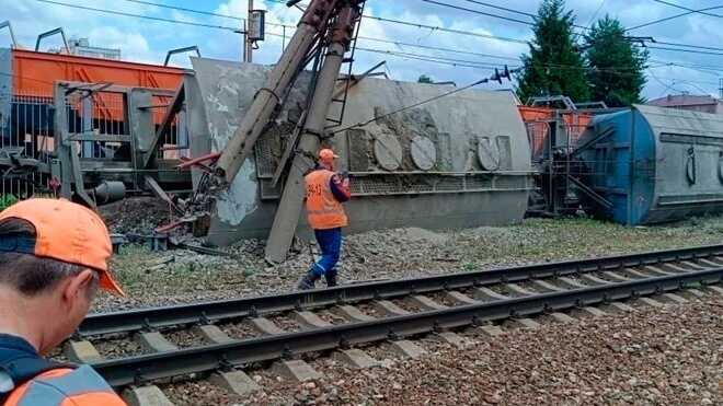 Шесть вагонов сошли с рельс у московской станции Бирюлёво-Товарное