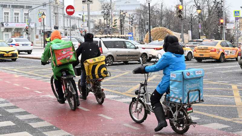 По уровню заработной платы курьеры превзошли врачей, журналистов и специалистов IT-отрасли