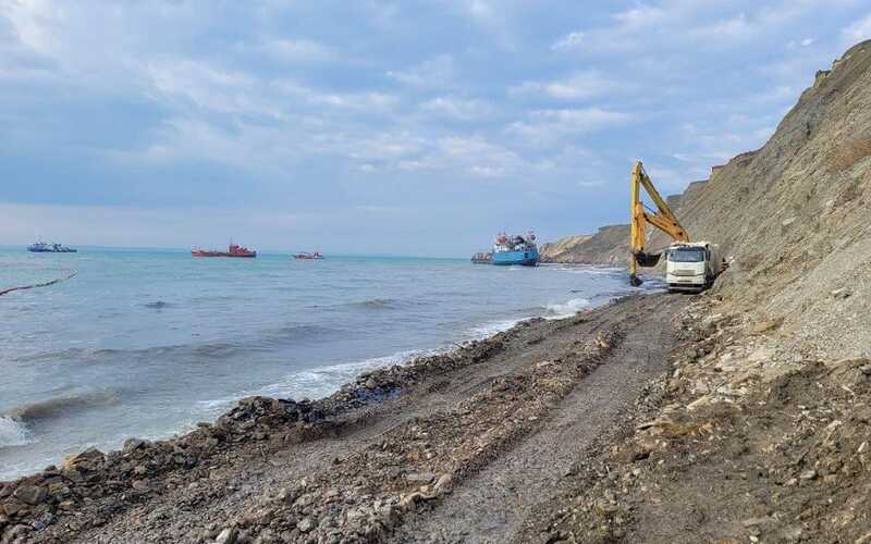 Экологическое бедствие в Крыму: 5 тысяч тонн мазута находятся на дне моря