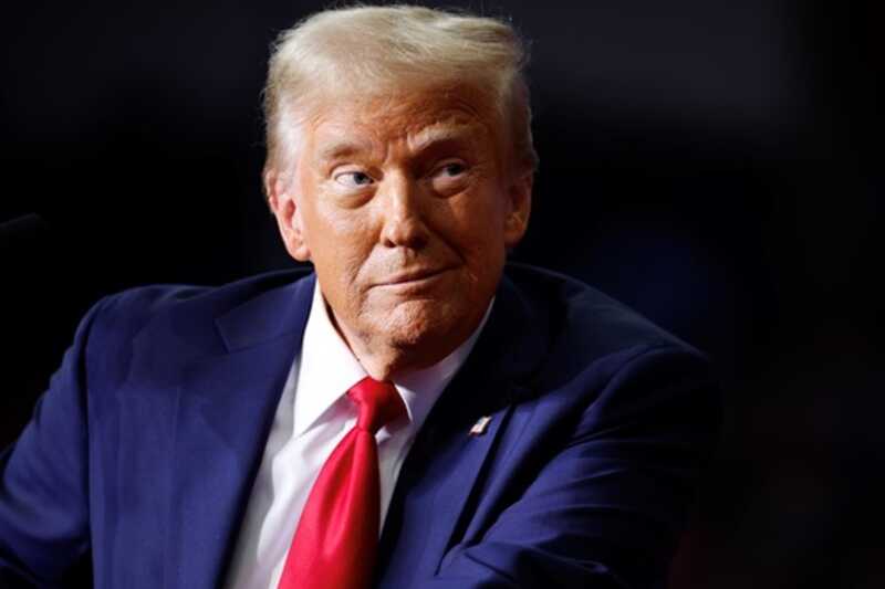 Дональд Трамп опубликовал своё фото в образе Папы Римского