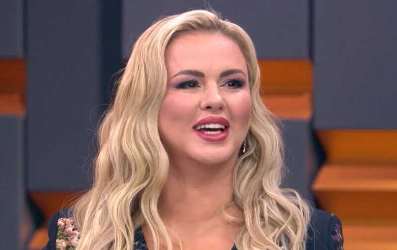«Если бы я была акулой»: Анна Семенович пошутила о своих формах в соцсетях