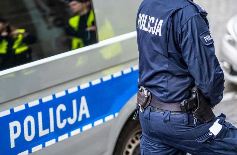 В Польше женщина попыталась замаскироваться под дерево, убегая от полиции