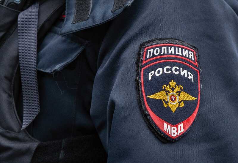 В Санкт-Петербурге посетитель кафе напал на одноглазого мопса и избил его хозяйку