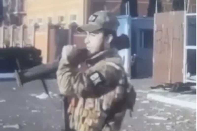 В Судже российский военный произвел обстрел дома из гранатомета