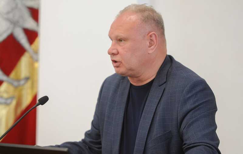 Давление на губернатора Алексея Текслера усиливается после признаний заместителя министра Станислава Харченко
