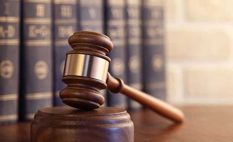 Суд приговорил художников к 3,5 годам колонии за изображение пентаграмм на дверях военкоров