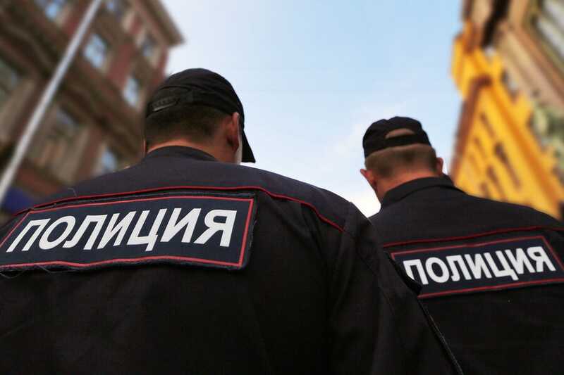 Полиция задержала двух мужчин, приставших к девушке на улице: они оказались не связанными с блогером Лесли