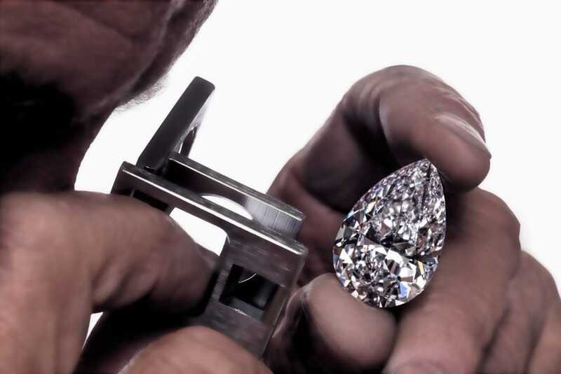 Как Павел Захаров продаёт VIP-клиентам поддельные украшения брендов Graff и Cartier