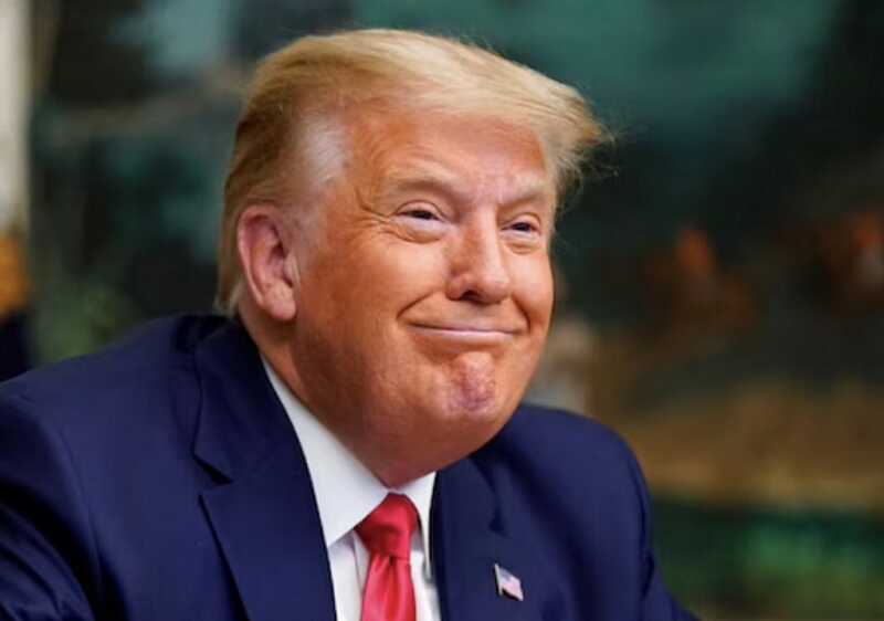 Дональд Трамп презентовал коллекцию парфюмов со своим изображением