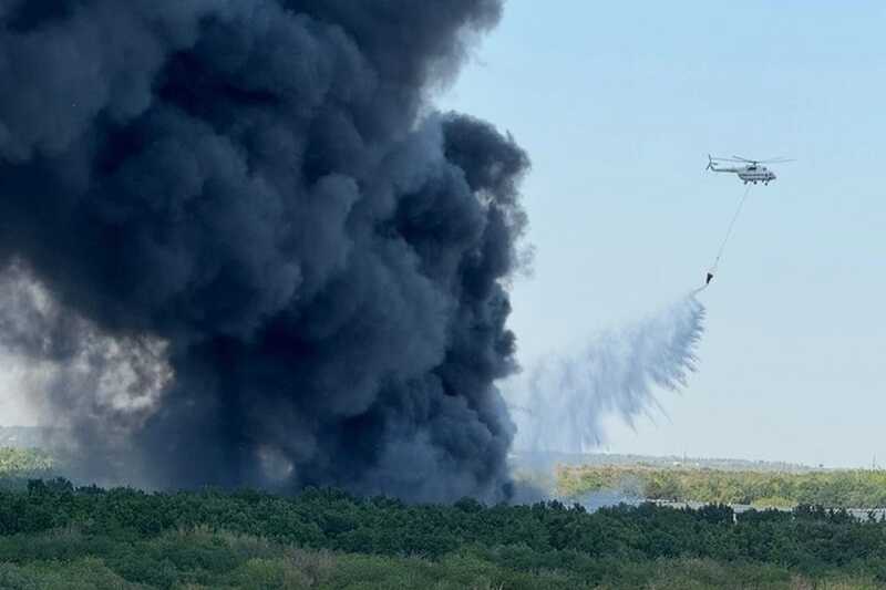 Стражи порядка заблокировали дороги из-за масштабного возгорания в Ростове