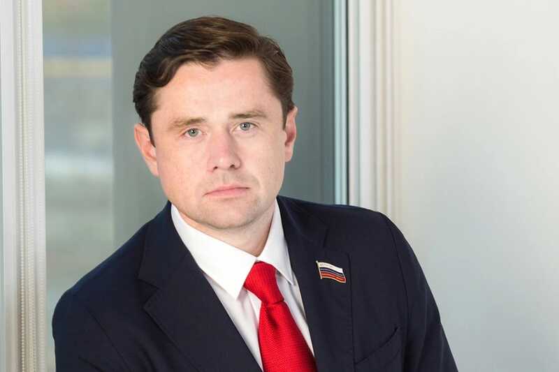 Молодой лидер партии «Справедливая Россия — За правду» Александр Аксёненко предложил отказаться от «старичков»
