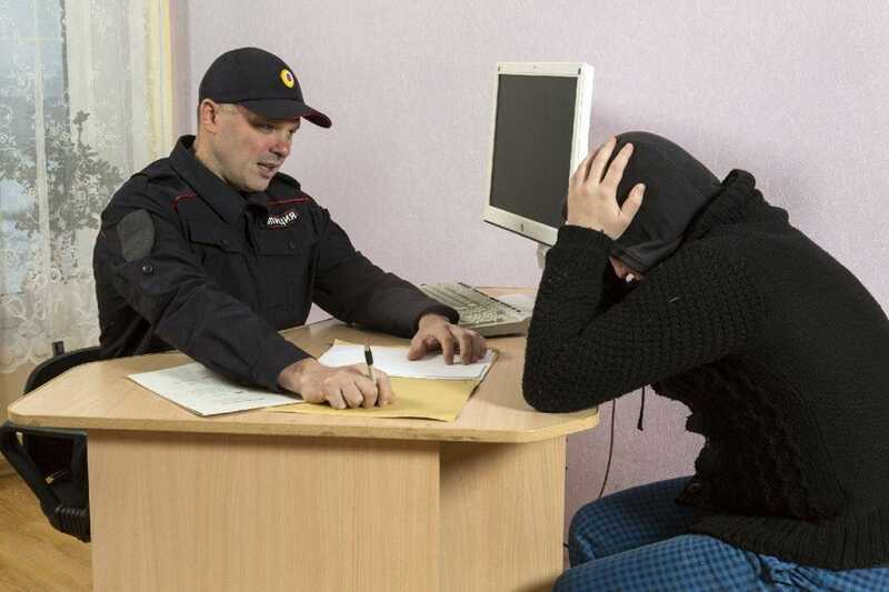 Сотрудникам полиции в России стали выплачивать за привлечение задержанных к контрактной службе