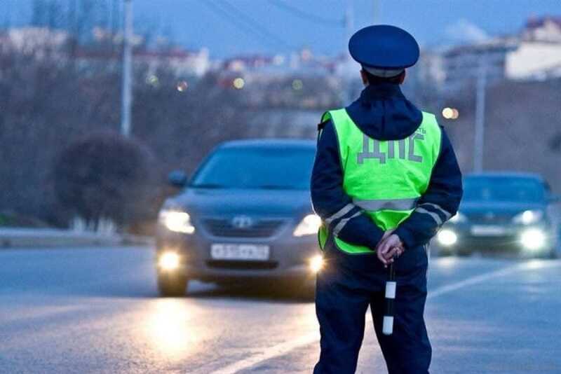 В Москве сотрудники дорожно-патрульной службы массово останавливают грузовики и «Газели» для проверки