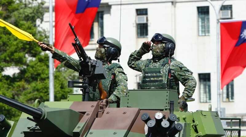Военнослужащие Тайваня готовятся к возможному нападению Китая и проводят учения в условиях городской инфраструктуры