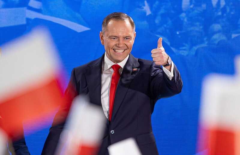 Новый президент Польши Кароль Навроцкий не стал сотрудничать с правительством
