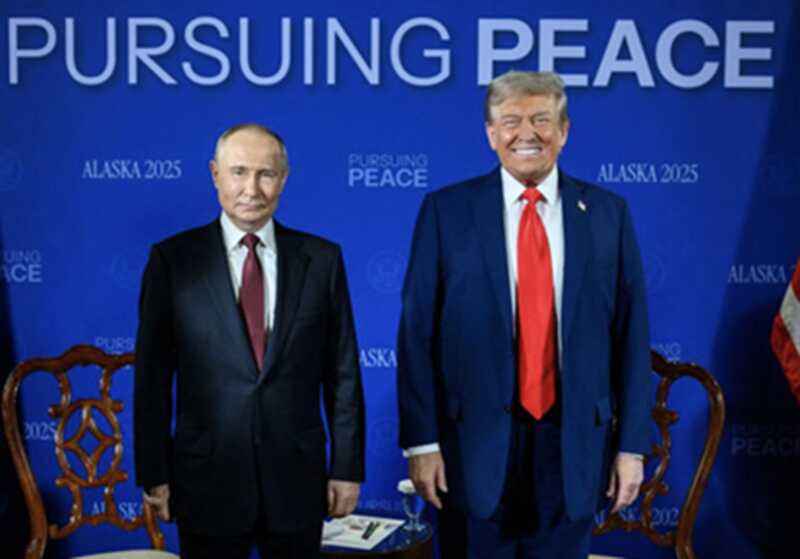 Руководство Белого дома представило совместное фото Трампа и Путина перед их встречей на Аляске