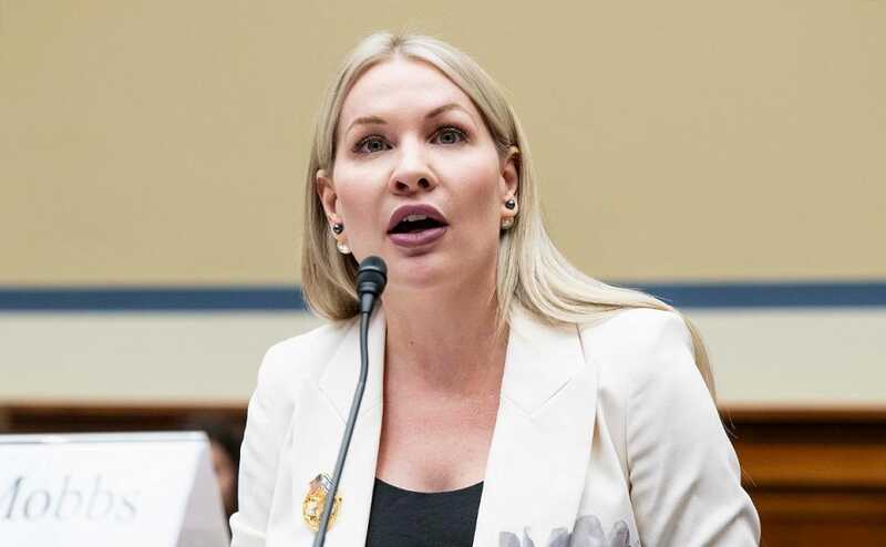 Дочь спецпредставителя Трампа Меган Моббс выразила недовольство красной дорожкой для встречи с Путиным