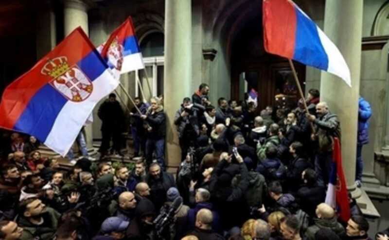 В Сербии было задержано множество участников протестных акций
