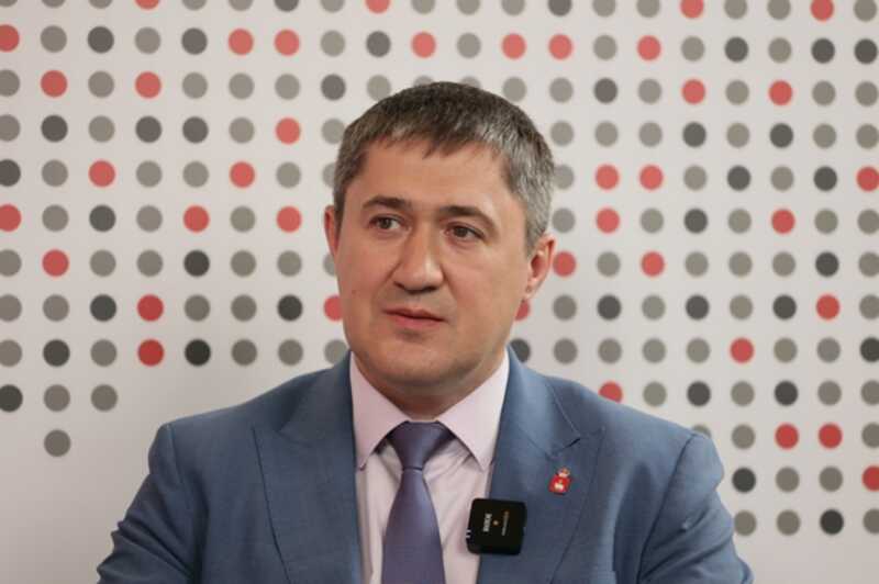 Губернатор Пермского края Дмитрий Махонин использует вооружённый конфликт, чтобы повысить свою популярность перед выборами