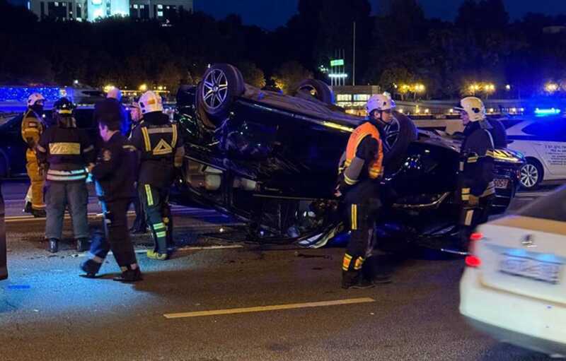 В центре Москвы в ДТП с участием BMW пострадали четверо туристов из Саудовской Аравии